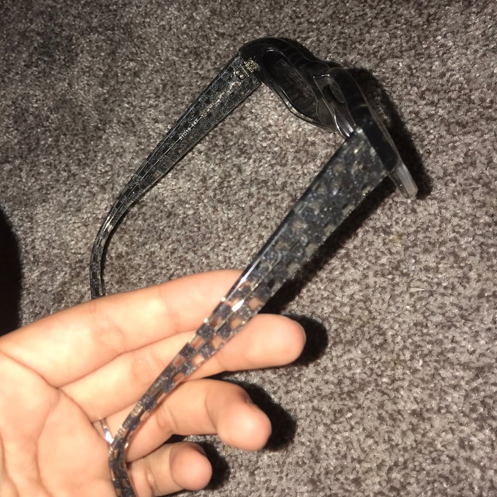 Sun glasses - Picture 2 of 3